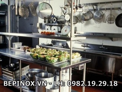 Bàn dụng cụ bếp