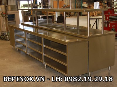 Quầy ra đồ làm bằng inox